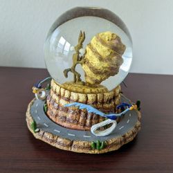 Extremely Rare! Wile E Coyote with Road Runner Spinning Figurine Globe Statue