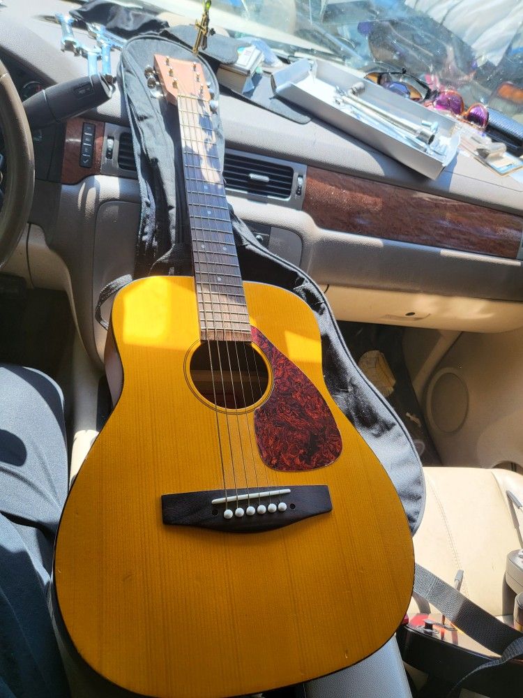Yamaha FG Junior JR1 3/4 Size Acoustic Guitar For Travel,smaller Hands ,younger Players with Gig Bag