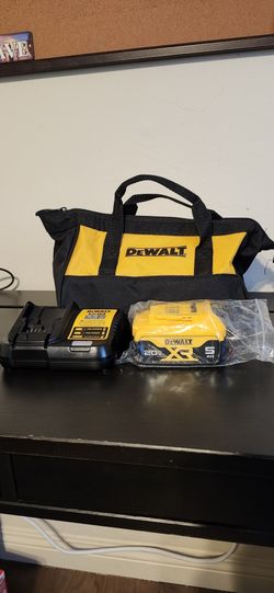 Dewalt 5 Amp Battery and Charger Set
