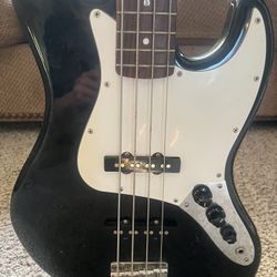 Squier By  Fender  j bass Guitar   s/n CY081112848