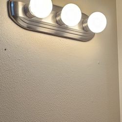 Free Bathroom Light Fixture 