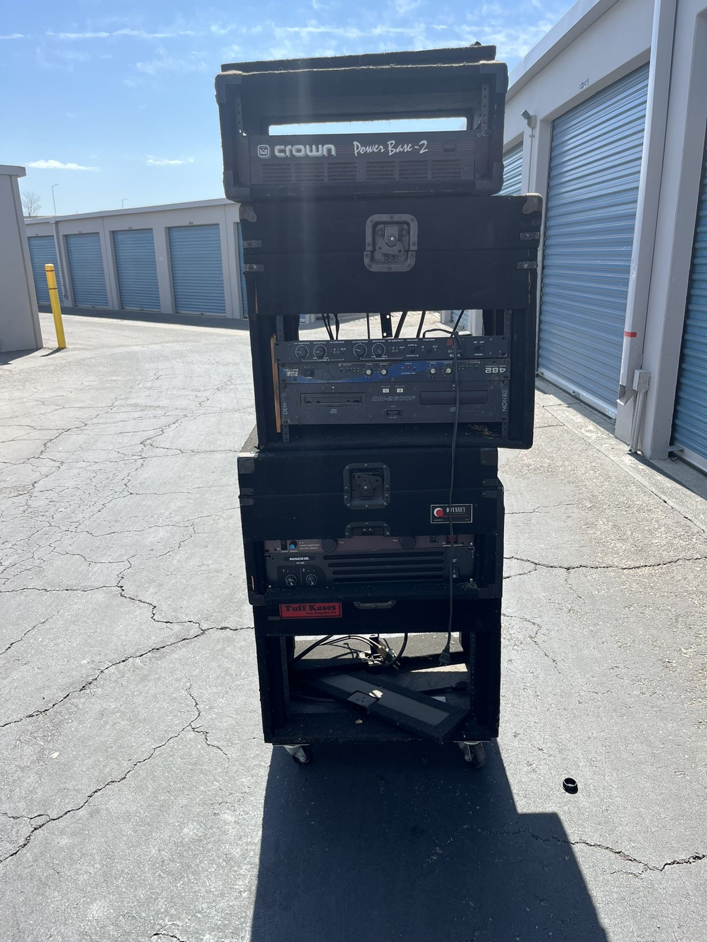 Crown power amp + Mackie Power Amp FR 1400 + F3号 PL 8 POWER CONDITIONER AND LIGHT MODULE