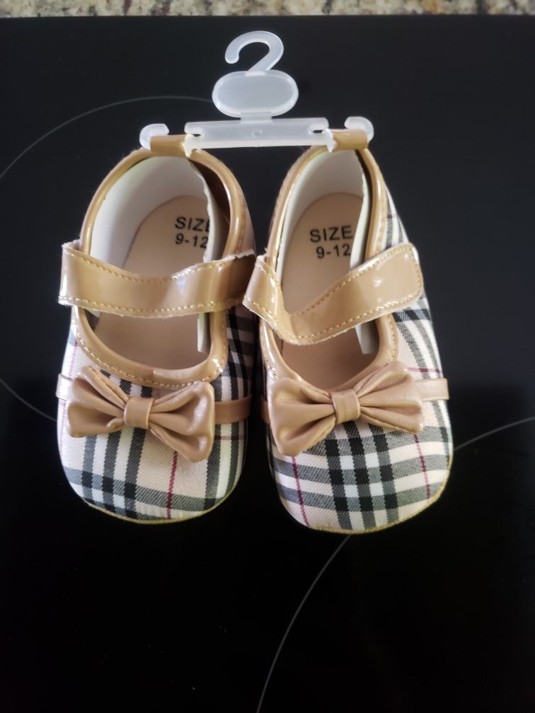 Baby shoes size 9-12