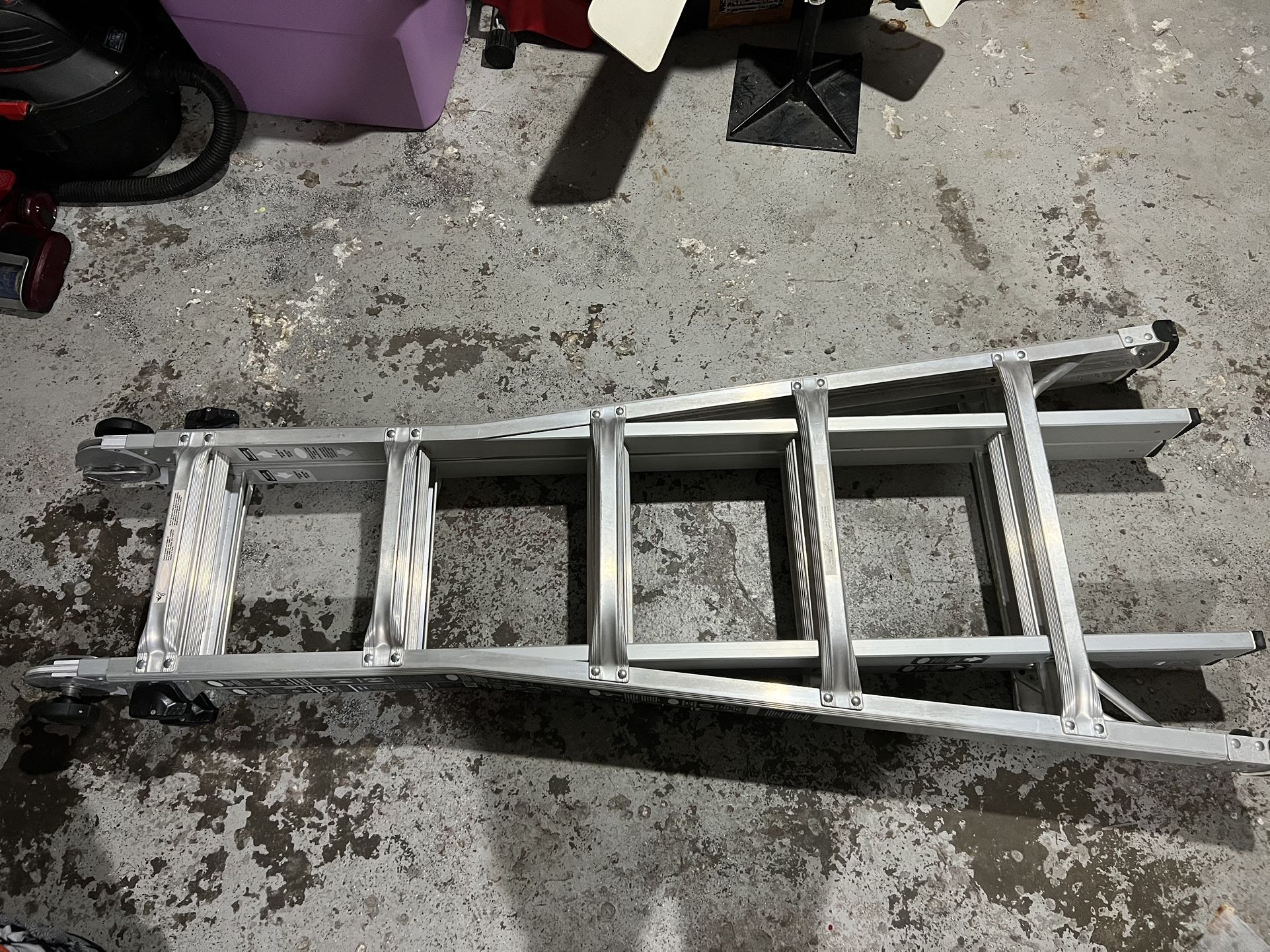 Gorilla Ladder Compact 22’ Handyman Special