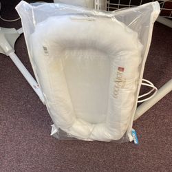 Doc A Tot White Deluxe + Baby Lounger