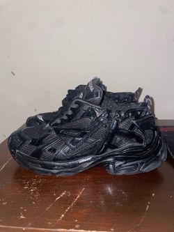 Triple black runners size 42