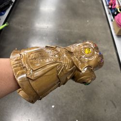 2018 Avengers Infinity War Thanos INFINITY GAUNTLET SIPPER CUP Disney Parks Used