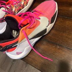 Nike Zoom Freak Women’s Basketball Shoes – Giannis – Size 8