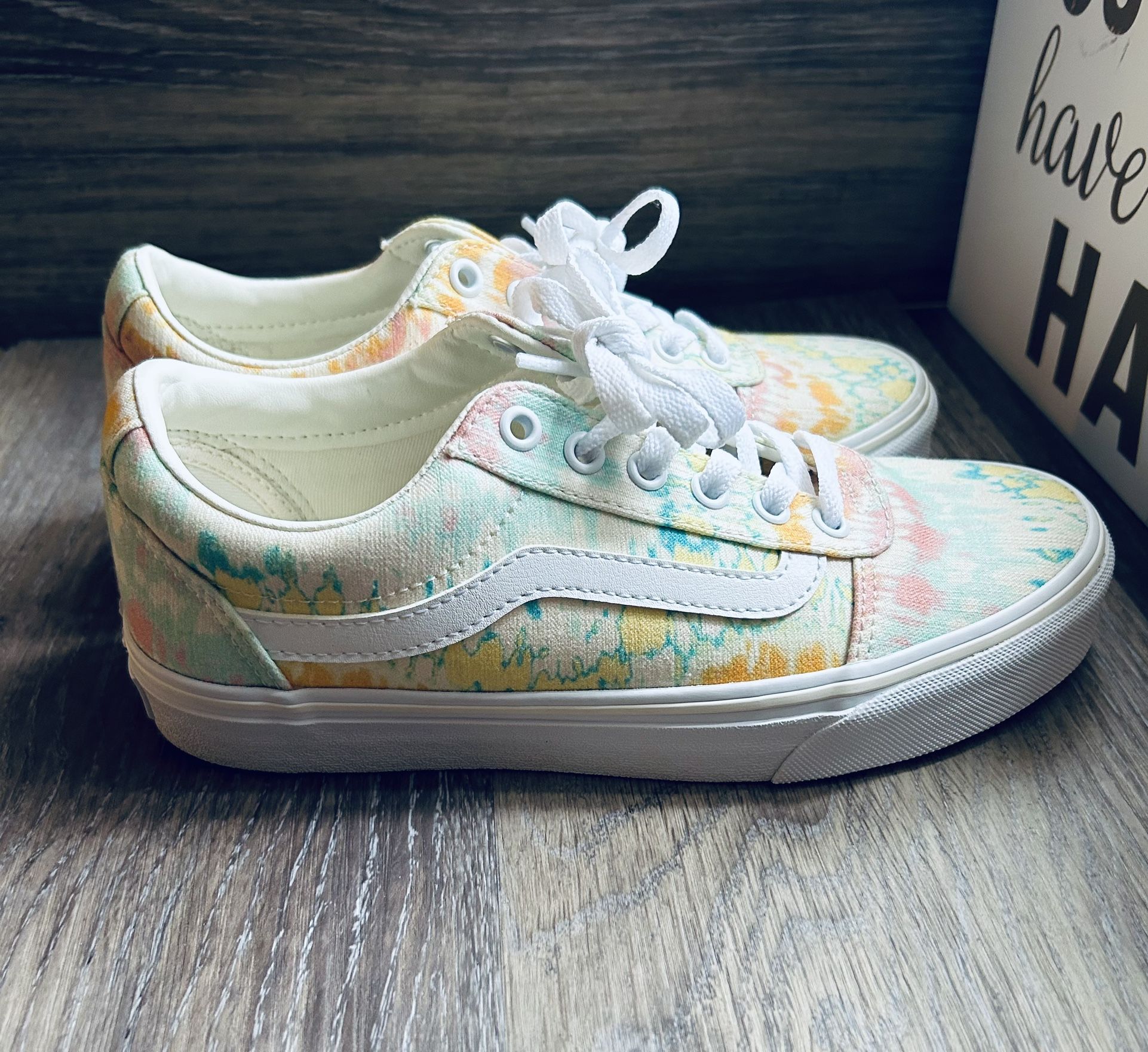 The Vans Ward 'Psychedelic Tie Dye'  Size 7 Wms 