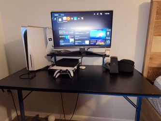 Monitor 4k , desk & chair