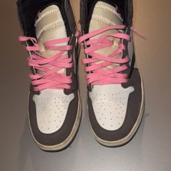 Nike Air Jordan 1 Retro High OG x Travis Scott "Mocha