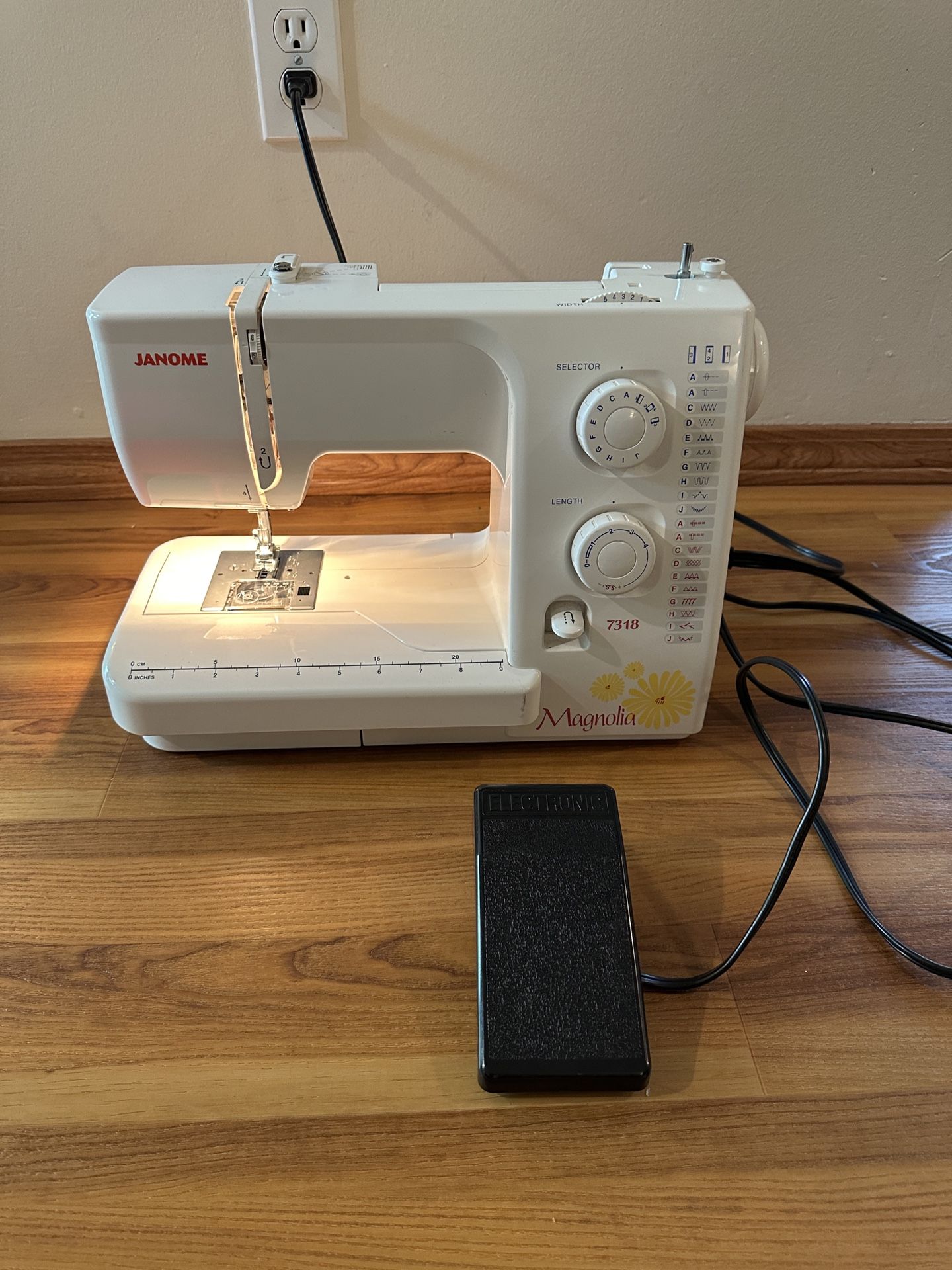 Janome Magnolia 7318 Sewing Machine