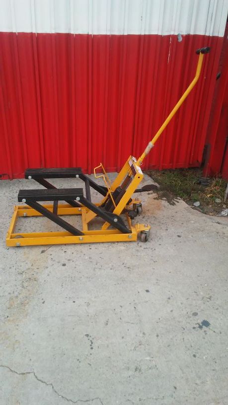 Harbor freight motorcycle lift.