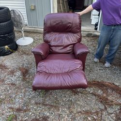Leather Recliner In Good Condition