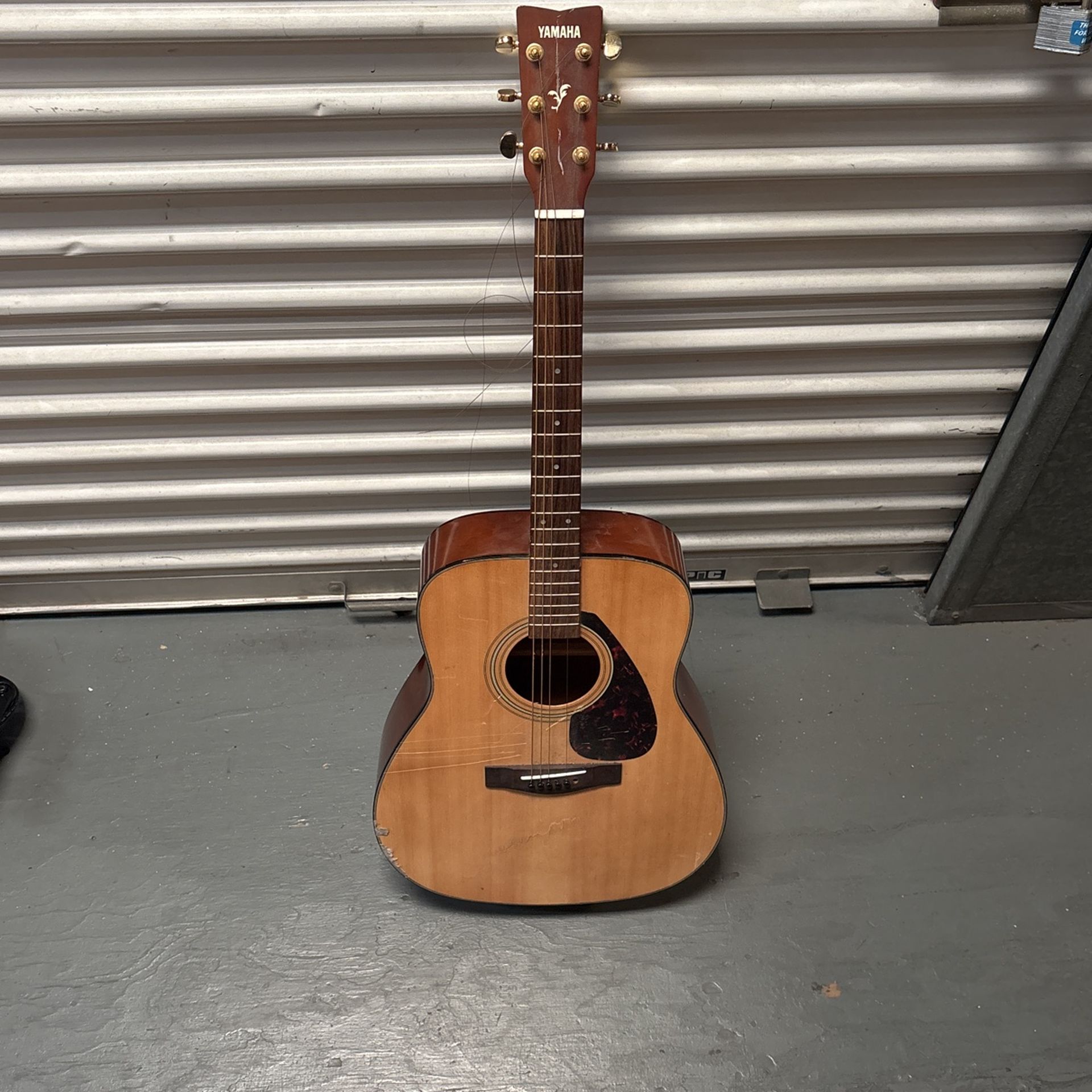 Yamaha Acoustic Guitar