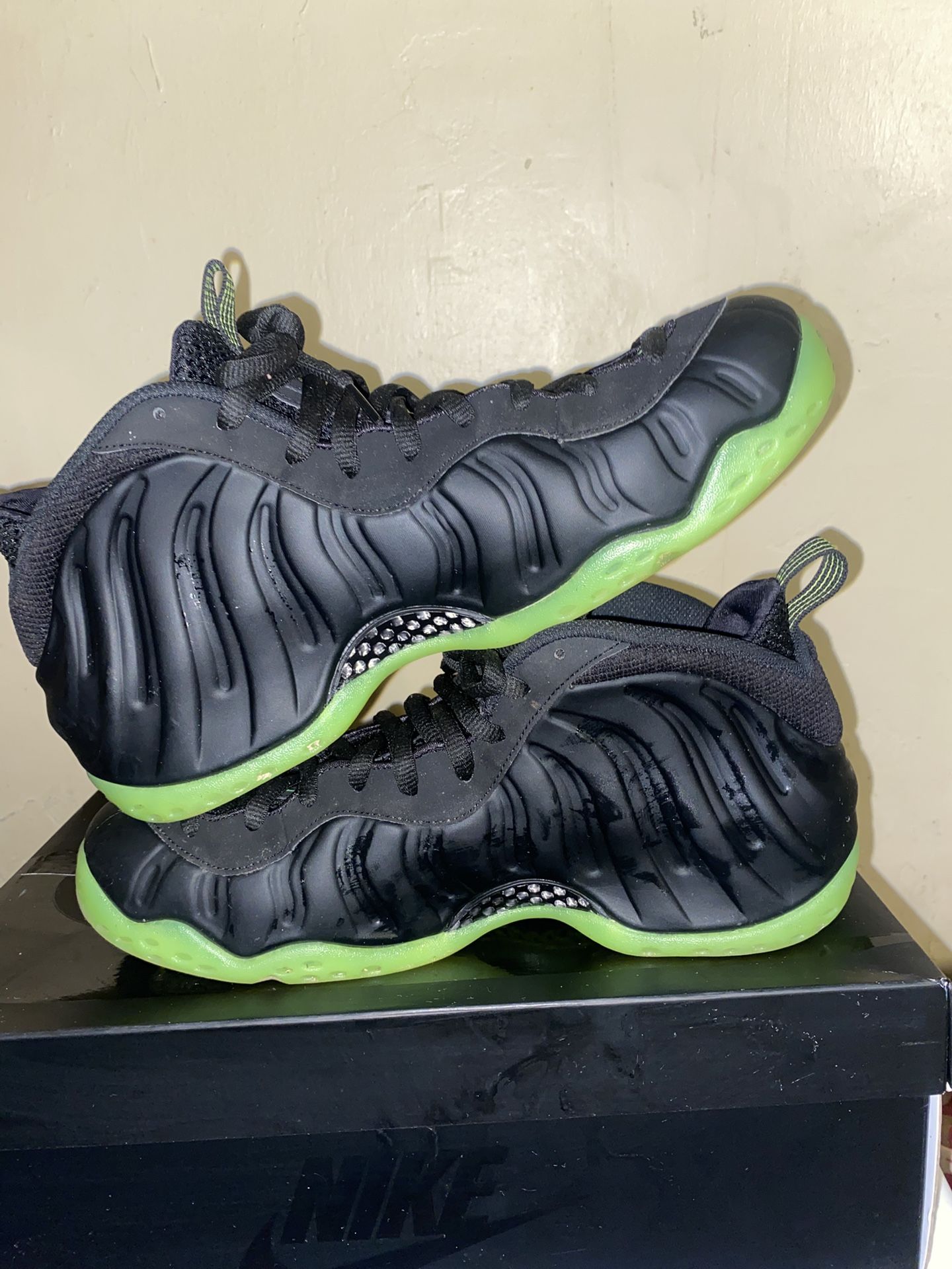 Nike Air Foamposite Black Volt 