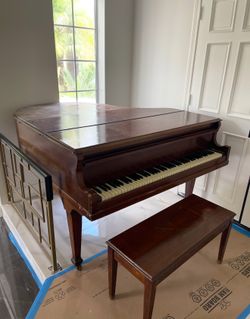 Baby Grand Piano 