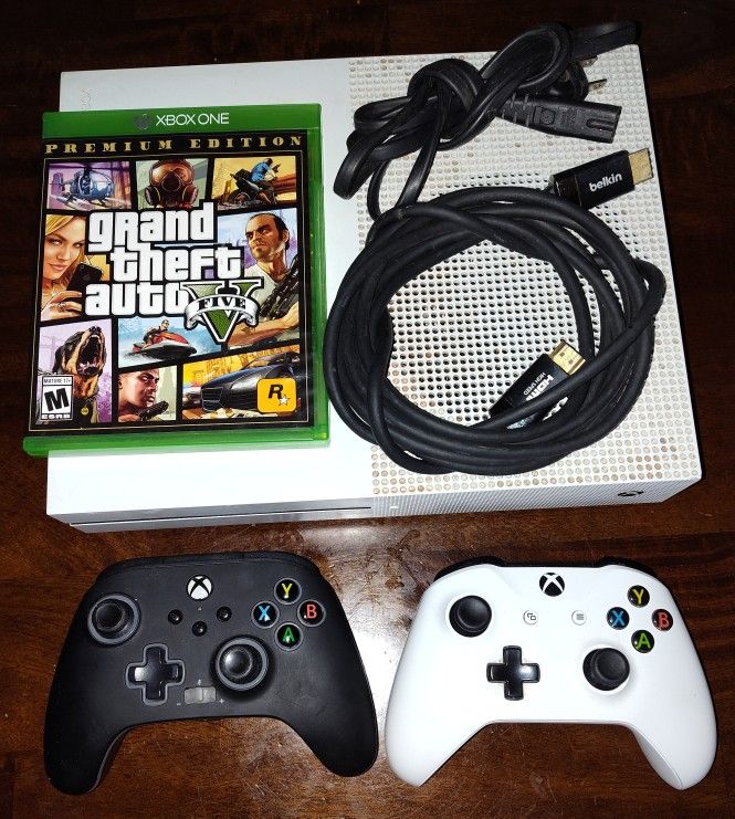 Xbox One S With 2 controllers And Grand Theft Auto V