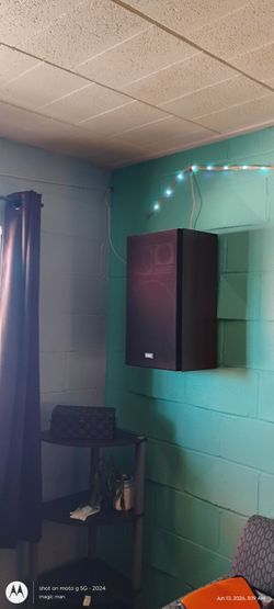 Kenwood and fisher tower speakers. Awesome working condition