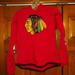 YOUTH MEDIUM (10/12) CHICAGO BLACKHAWKS HOODIE PULLOVER/SWEATSHIRT FROM REEBOK FACEOFF COLLECTION 