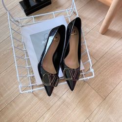 Ceramic V diamond buckle pointed toe single shoes pure desire