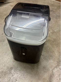 Countertop icemaker