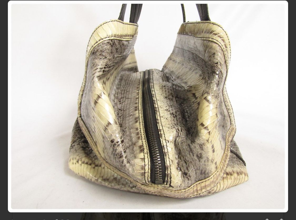 Ferragamo Snakeskin Shoulder Bag Made in Italy(E1414)