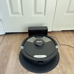 Shark AI Ultra Robot Vac & Mop 2-in-1 Smart Floor Cleaner