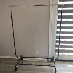 Clothing rack adjustable