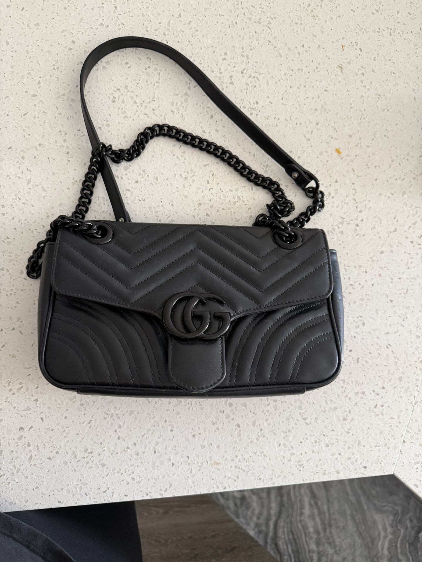 GG Marmont medium shoulder bag