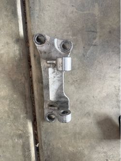 Acura rsx transmission mount bracket