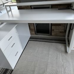 L-shape desk With A Shelf Cabinet 