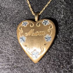 Vintage 14k Gold Filled Floral Heart Locket Necklace “Mom” Valentines Gift