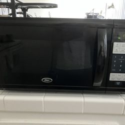 Countertop Microwave (1.1 cubic foot)
