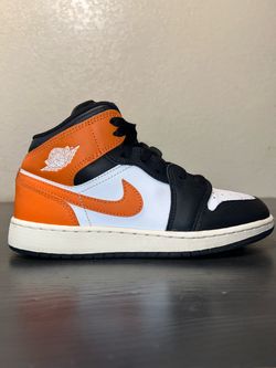 Kids Air Jordan 1 Mid "Black Toe Starfish"  Size 4.5y