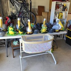 Bedside Bassinet W/ Extra Sheets $80