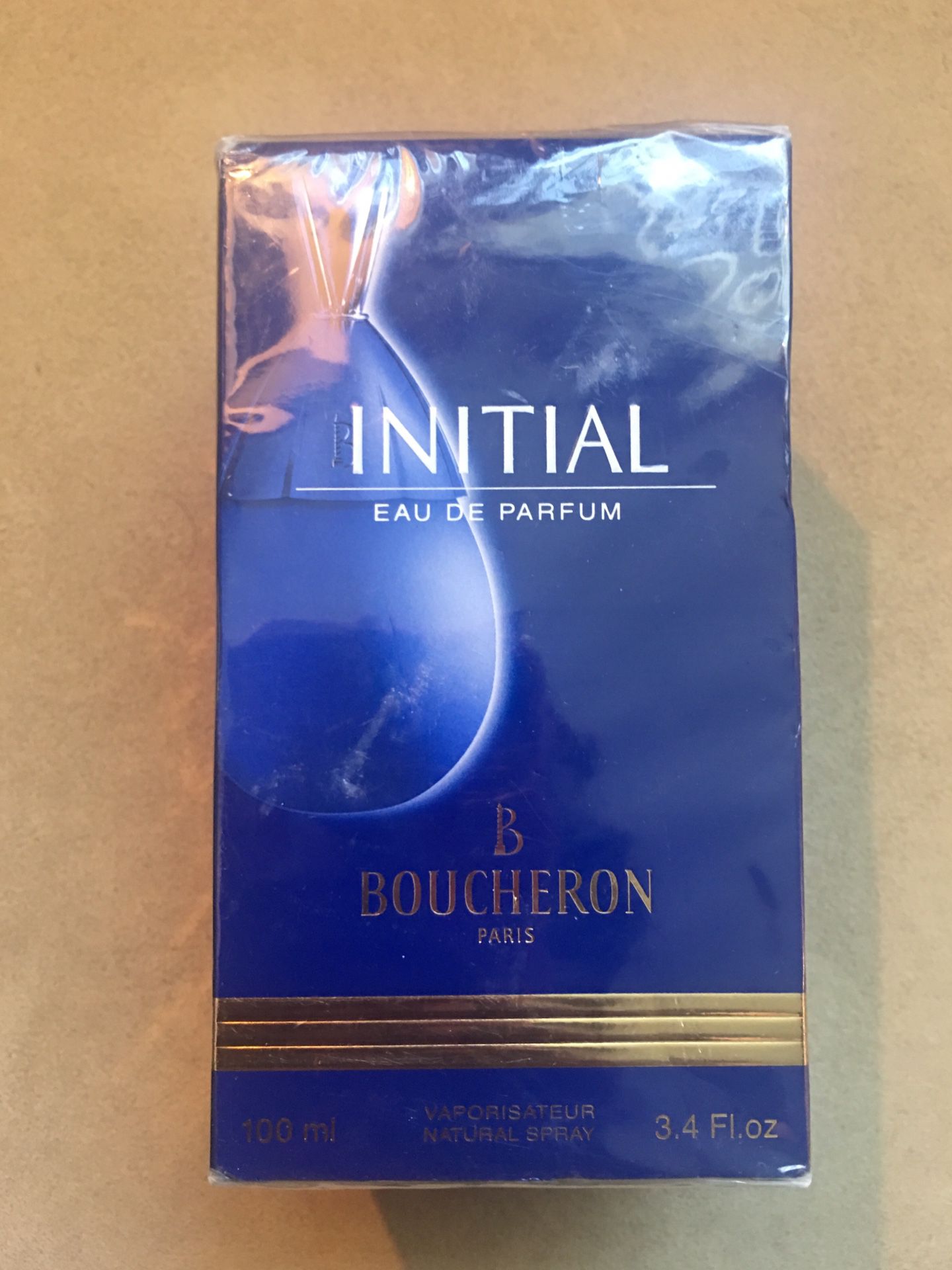 Initial perfume