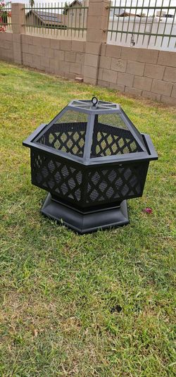**Hexagonal 24" Metal Fire Pit with Spark Screen**