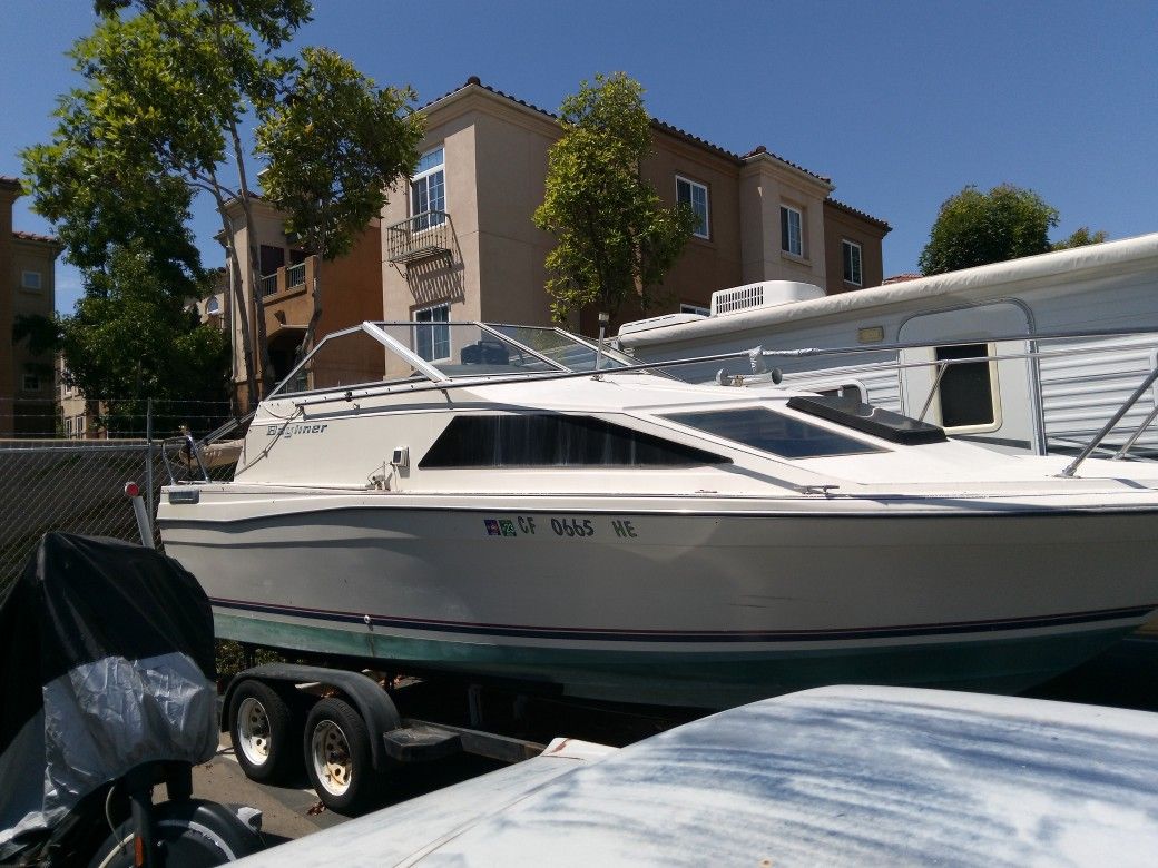 Bayliner Boat 