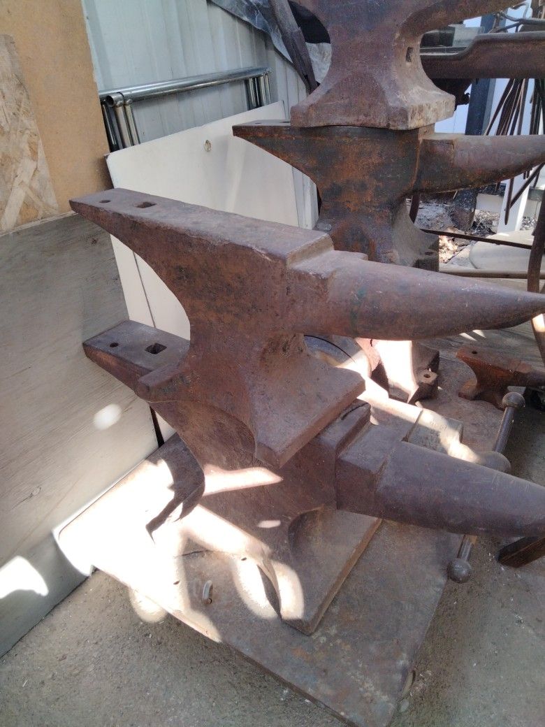 Antique 110 Lb Trenton Anvil