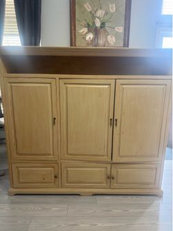 Armoire/Dresser/Wardrobe