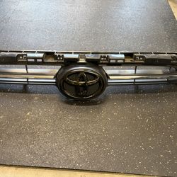 2022 Toyota 4 Runner front grill