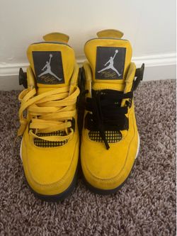 Jordan 4s all yellow Size 8 in men’s