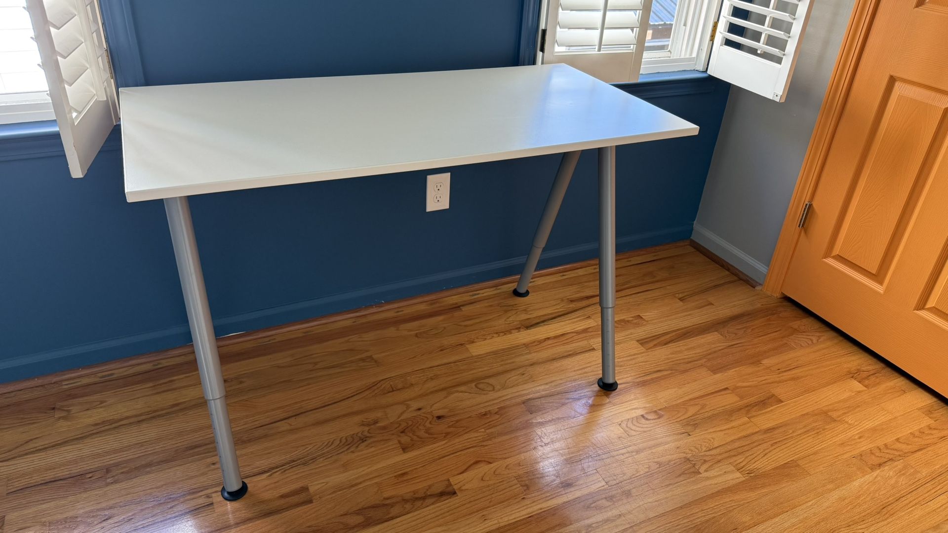 Ikea white working desk - very clean- 47 1/4" x 23 5/8"