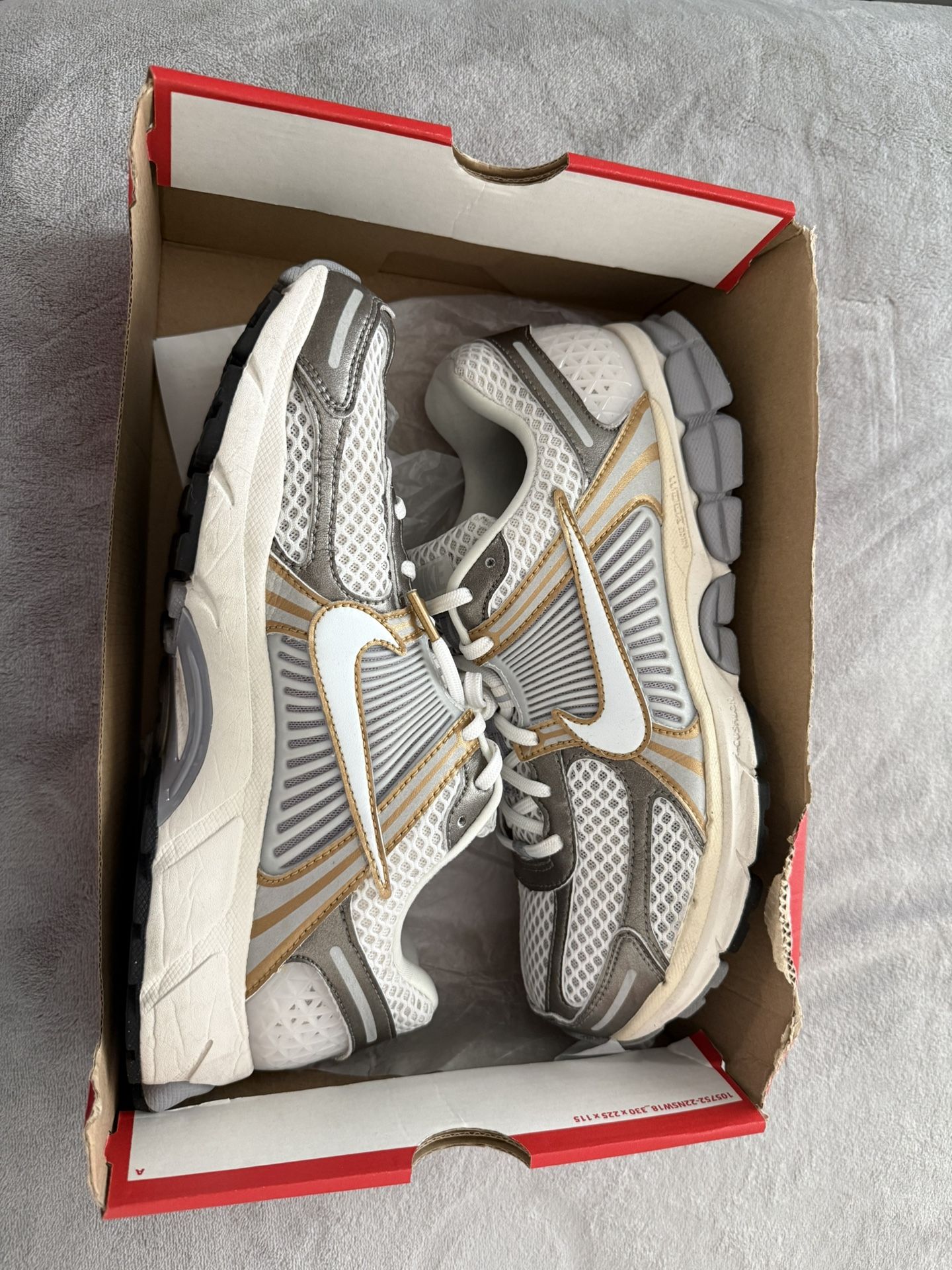 Mens Nike Zoom Vomero 5 platinum tint white size 10.5