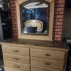 Bedroom Set / Dresser / Nightstand / Bedfram
