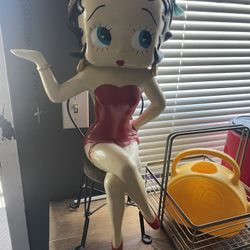 Betty Boop statue 