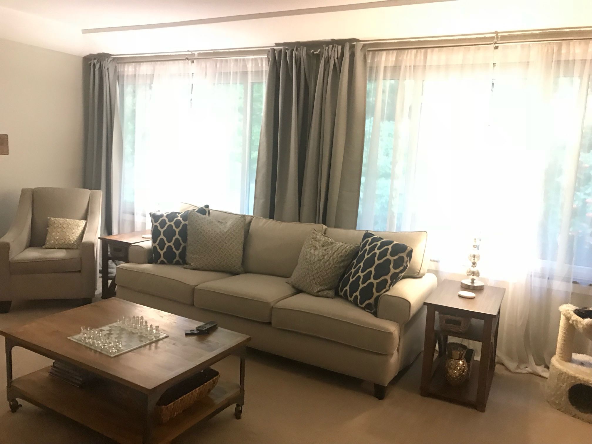 92” Sofa In Excellent Condition