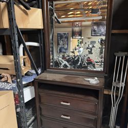 Dresser With Mirror 