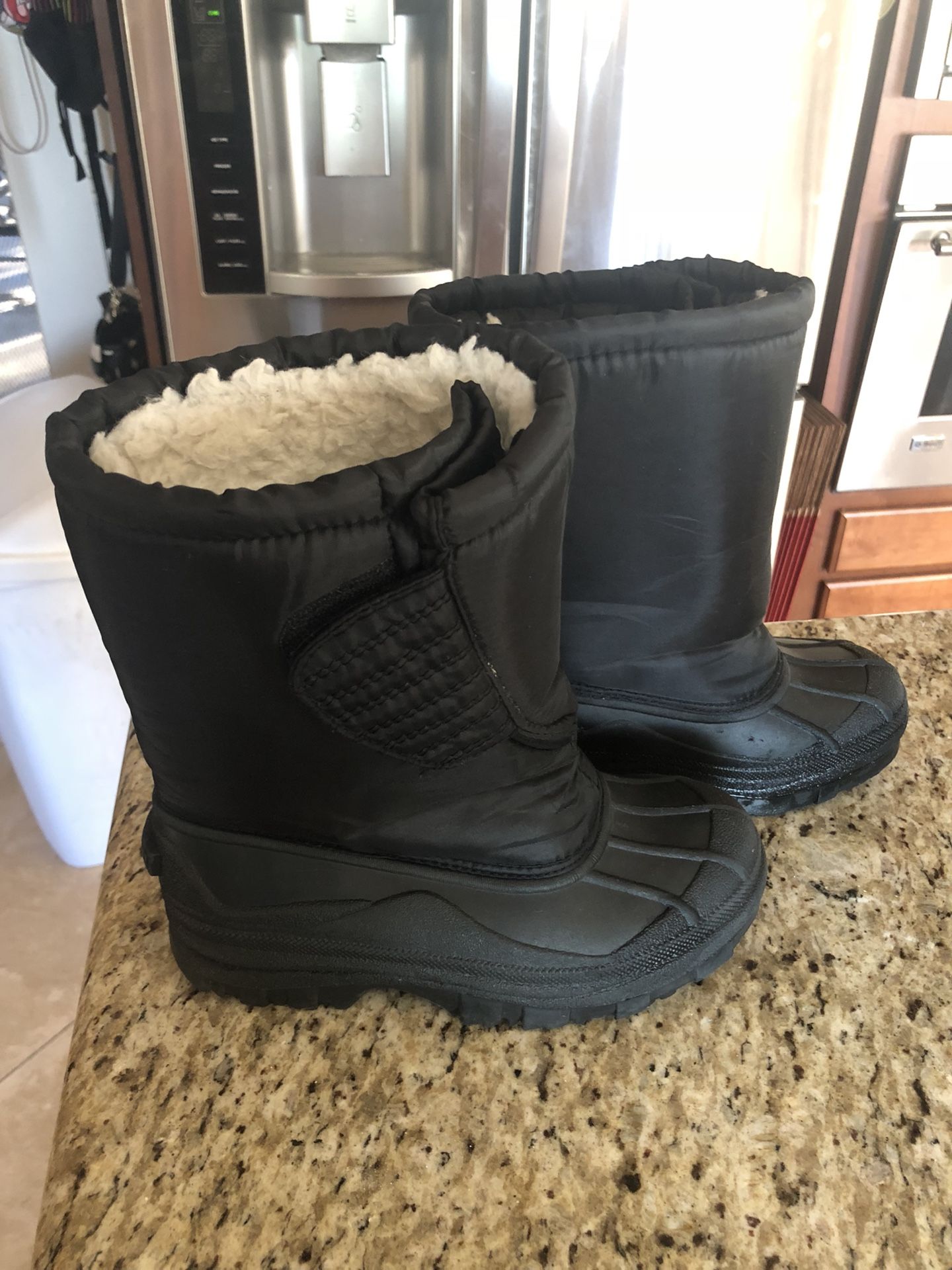 Boys boots size 3 like new